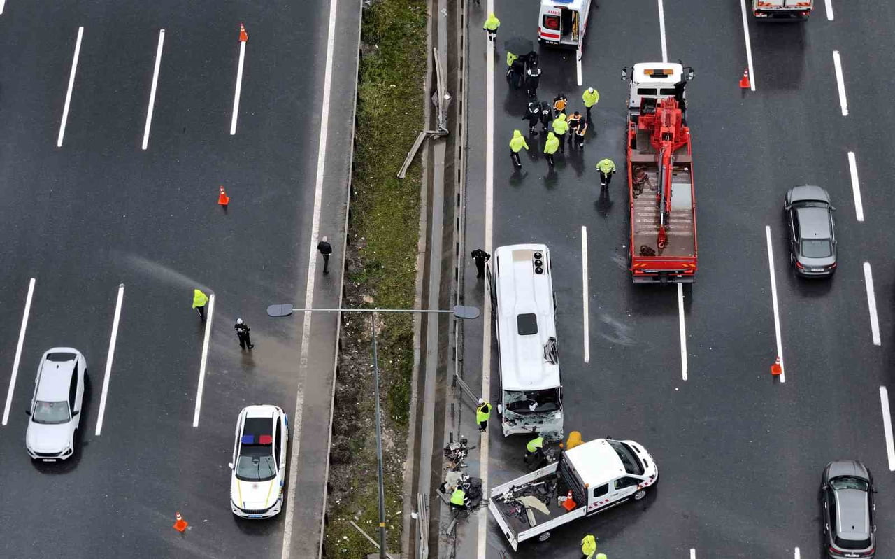 KUZEY MARMARA OTOYOLU’NDA 1 POLİS MEMURUNUN ŞEHİT OLDUĞU VE 16 POLİS MEMURUNUN YARALANDIĞI KAZA...