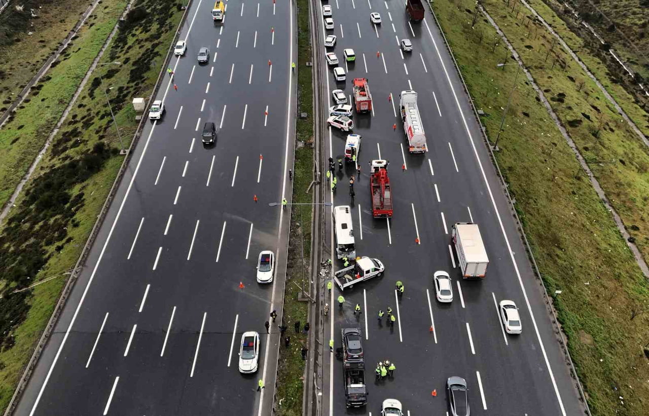 KUZEY MARMARA OTOYOLU’NDA 1 POLİS MEMURUNUN ŞEHİT OLDUĞU VE 16 POLİS MEMURUNUN YARALANDIĞI KAZA...