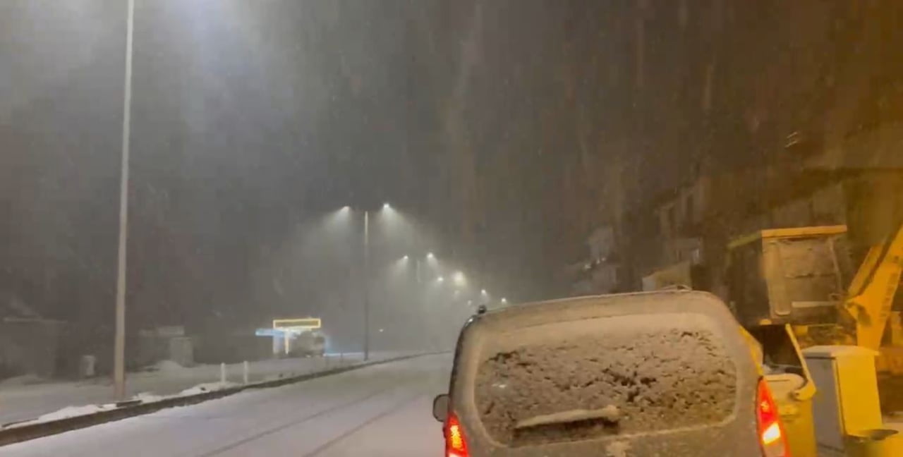 MALATYA'DA YÜKSEK RAKIMLI KIRSAL BÖLGELERDE TİPİ ŞEKLİNDE KAR YAĞIŞI ETKİLİ OLURKEN, YER YER...