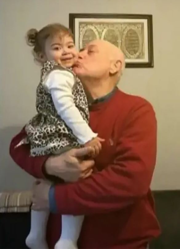 MALTEPE’DE 16 YAŞINDAKİ EHLİYETSİZ SÜRÜCÜNÜN KULLANDIĞI MOTOSİKLET, DEDESİYLE YOLUN KARŞISINA...