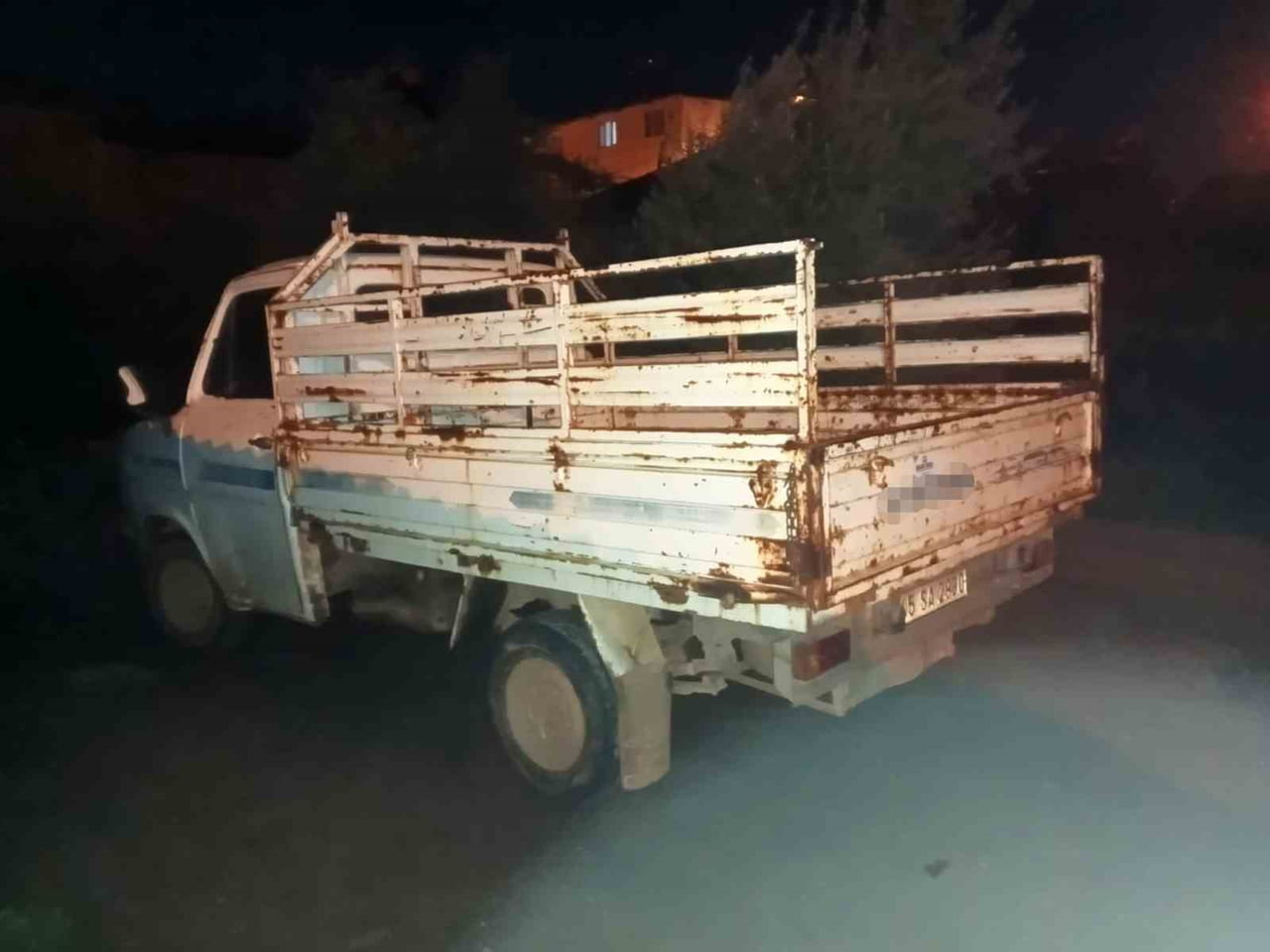 MANİSA'NIN SALİHLİ İLÇESİNDE KAMYONET İLE ÇARPIŞAN KAZADA AĞIR YARALANAN 31 YAŞINDAKİ MOTOSİKLET...