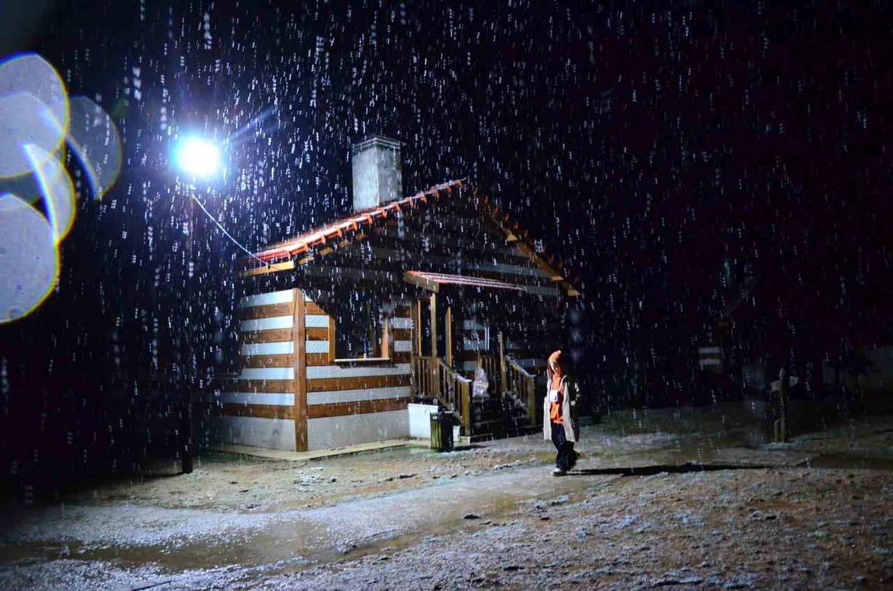 MANİSA’DA HAFTA SONU ETKİLİ OLAN YAĞMUR, GECE SAATLERİNDE SPİL DAĞI MİLLİ PARKI’NDA KARA DÖNÜŞTÜ....