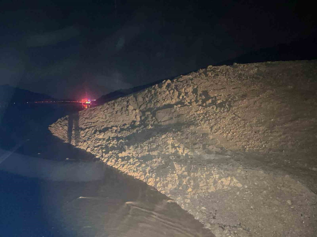 MANİSA GENELİNDE ETKİLİ OLAN AŞIRI YAĞIŞLAR NEDENİYLE BAZI İLÇELERDE DERE TAŞKINLARI, TOPRAK...