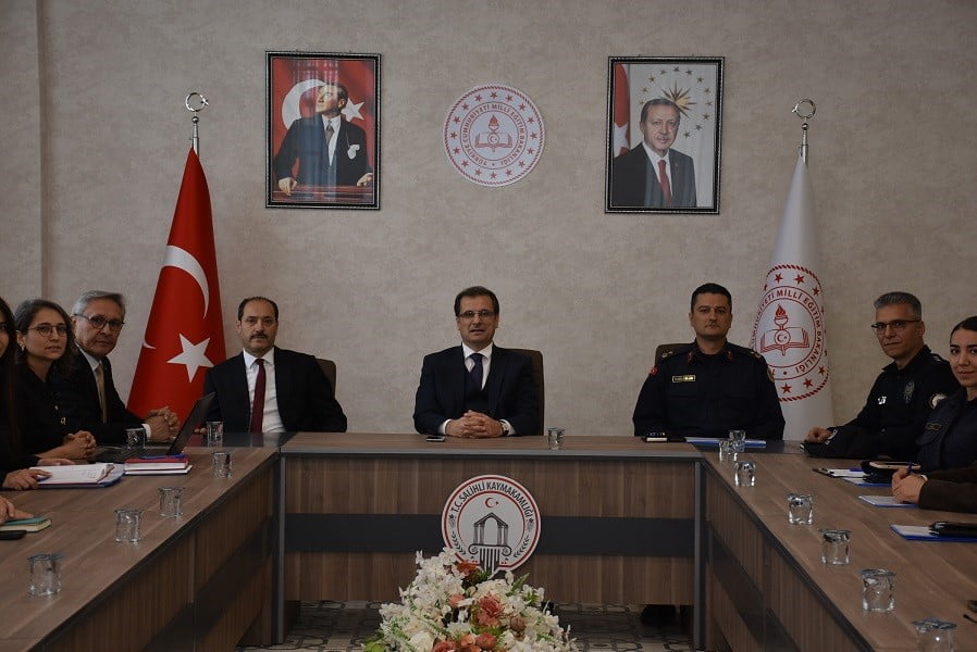 MANİSA’NIN SALİHLİ İLÇESİNDE, KAYMAKAM ALİ GÜLDOĞAN BAŞKANLIĞINDA "ÇOCUK KORUMA İLÇE KOORDİNASYON...