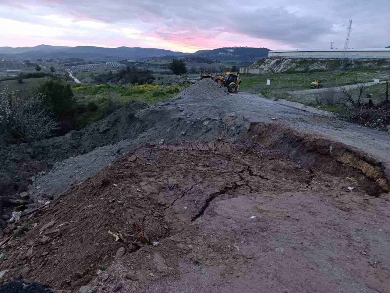 MANİSA’NIN SELENDİ İLÇESİNDE ETKİLİ OLAN YOĞUN YAĞIŞ, ULAŞIMI OLUMSUZ ETKİLEDİ. SELENDİ-KULA ESKİ...