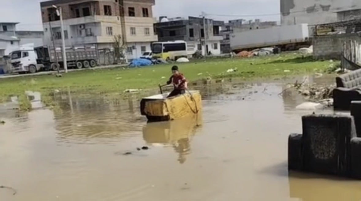 MARDİN’İN KIZILTEPE İLÇESİNDE ETKİLİ OLAN YAĞIŞ SONRASI OLUŞAN SU BİRİKİNTİSİ, İLGİNÇ GÖRÜNTÜLERE...