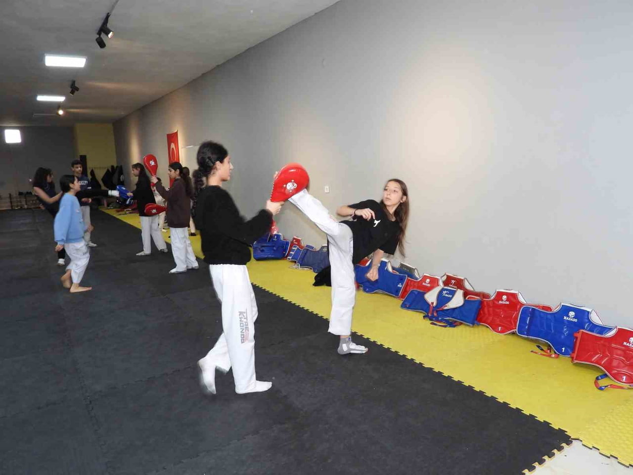 MARDİN’İN NUSAYBİN İLÇESİNDE YETİŞEN GENÇ TEKVANDO SPORCUSU RONYA BEDİA IŞIK, ULUSLARARASI...