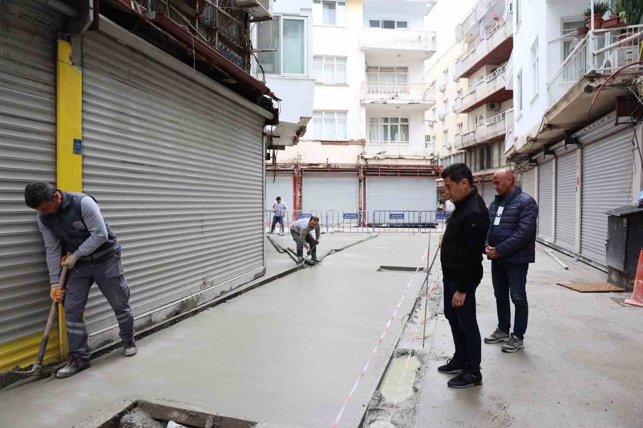 MARMARİS ÇARŞI’DA DEVAM EDEN ÇALIŞMALARI YERİNDE İNCELEYEN BELEDİYE BAŞKANI ACAR ÜNLÜ, “BURADAKİ...