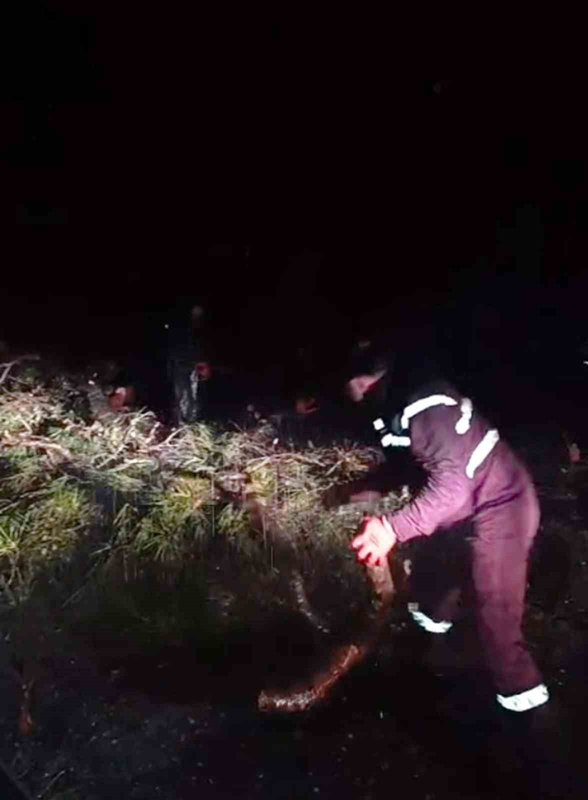 MARMARİS’TE ŞİDDETLİ FIRTINA ETKİLİ OLUYOR