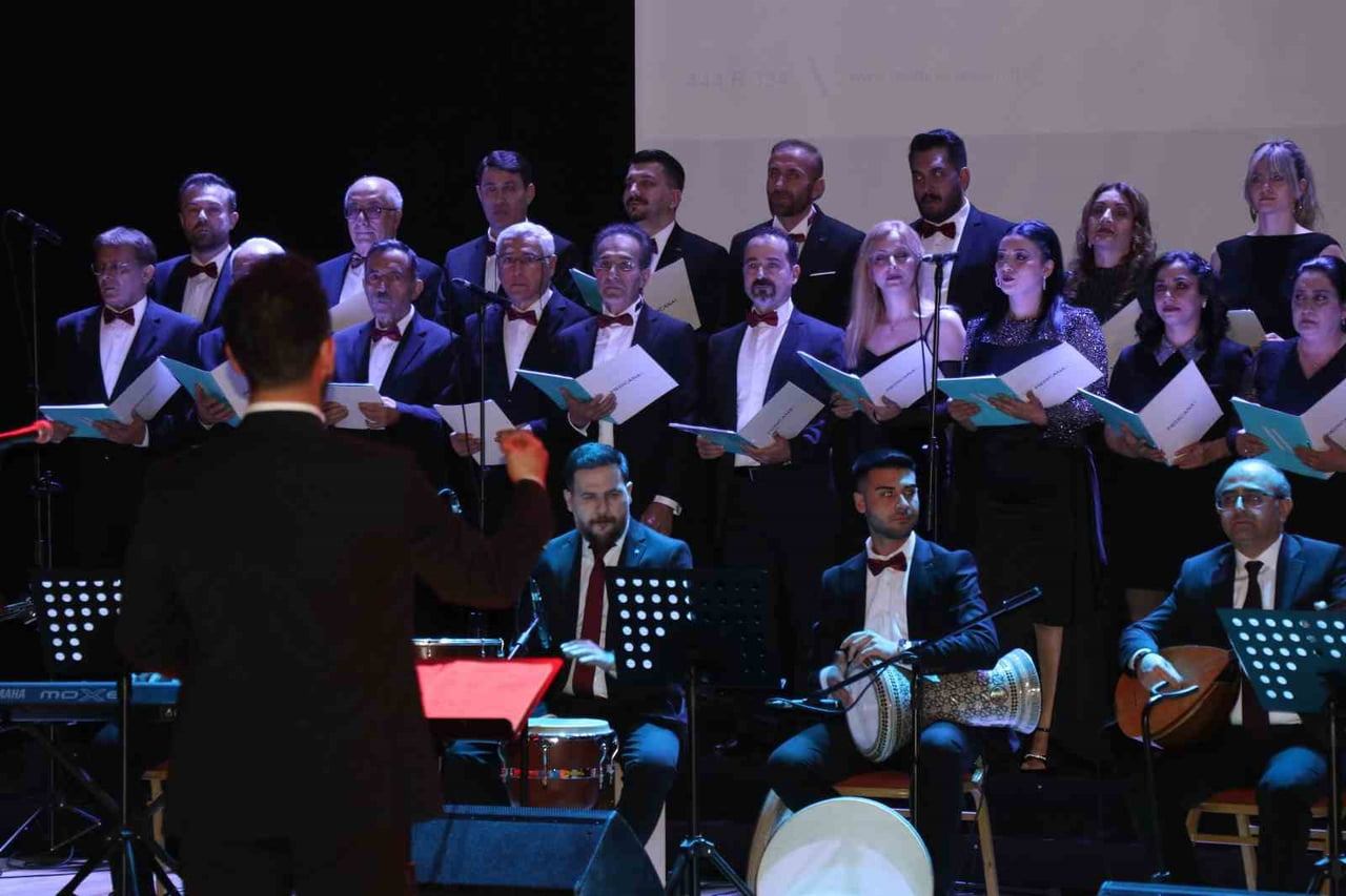 MEDİCANA SİVAS HASTANESİ BÜNYESİNDE GÖREV YAPAN SAĞLIK ÇALIŞANLARININ OLUŞTURDUĞU TÜRK HALK MÜZİĞİ...