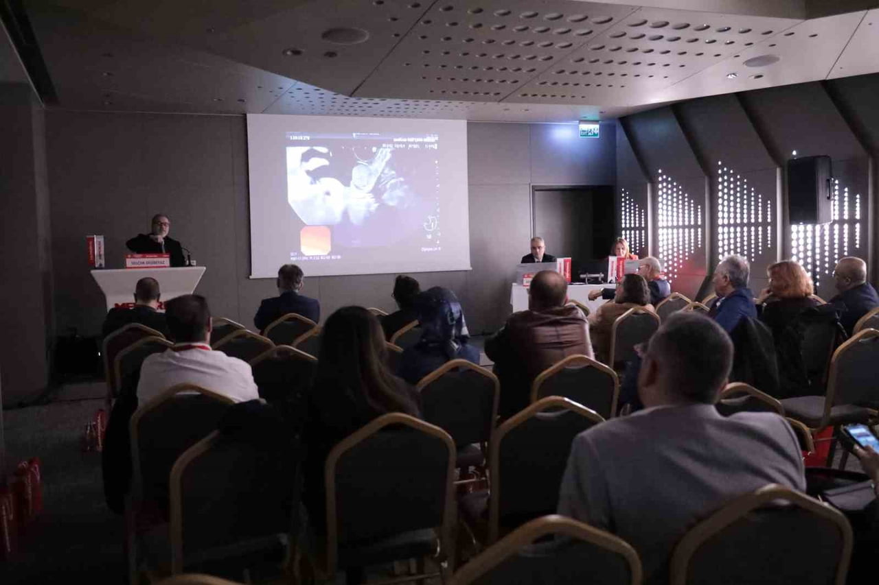 MEMORİAL BAHÇELİEVLER HASTANESİ'NDE DÜZENLENEN "BAĞIRSAK AKADEMİSİ"NDE UZMANLAR, BAĞIRSAK...