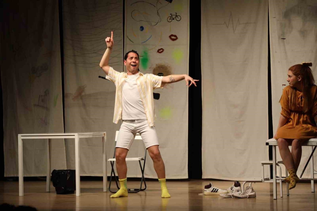 MENTEŞE BELEDİYE TİYATROSU, “ÇOCUK PARKI YARALARI” ADLI TEK PERDELİK DRAM OYUNUNU FETHİYELİ...