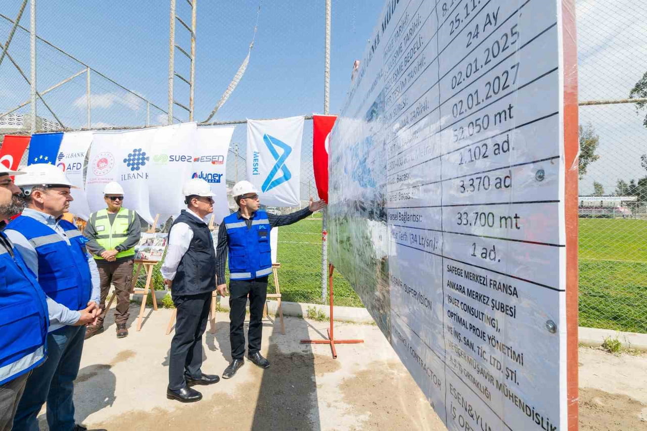 MERSİN BÜYÜKŞEHİR BELEDİYE BAŞKANI VAHAP SEÇER, AKDENİZ İLÇESİNDE YAPIMI SÜREN KANALİZASYON HATTI...