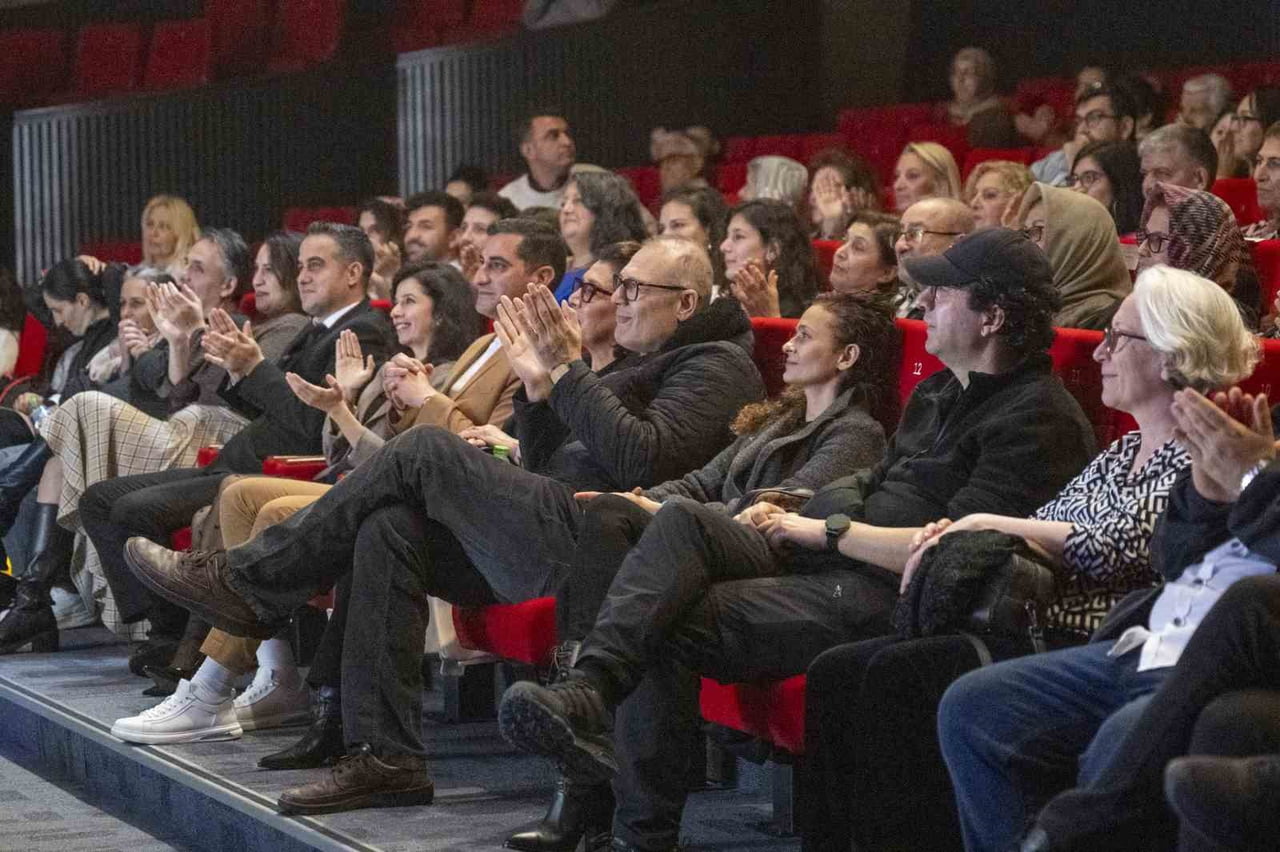 MERSİN BÜYÜKŞEHİR BELEDİYESİ ŞEHİR TİYATROSU’NUN 27 MART DÜNYA TİYATRO GÜNÜ KAPSAMINDA DÜZENLEDİĞİ...