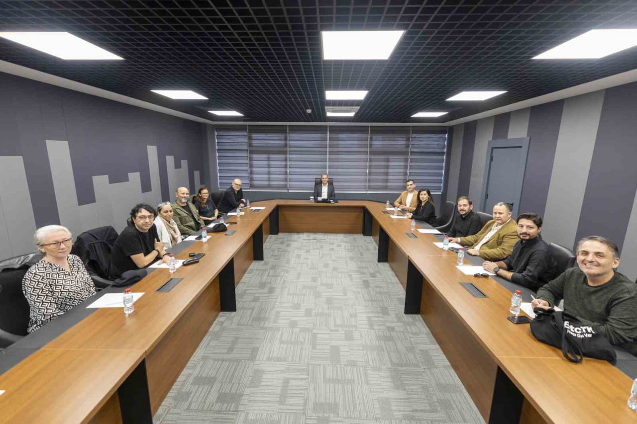 MERSİN BÜYÜKŞEHİR BELEDİYESİ ŞEHİR TİYATROSU TARAFINDAN 27 MART DÜNYA TİYATRO GÜNÜ DOLAYISIYLA...