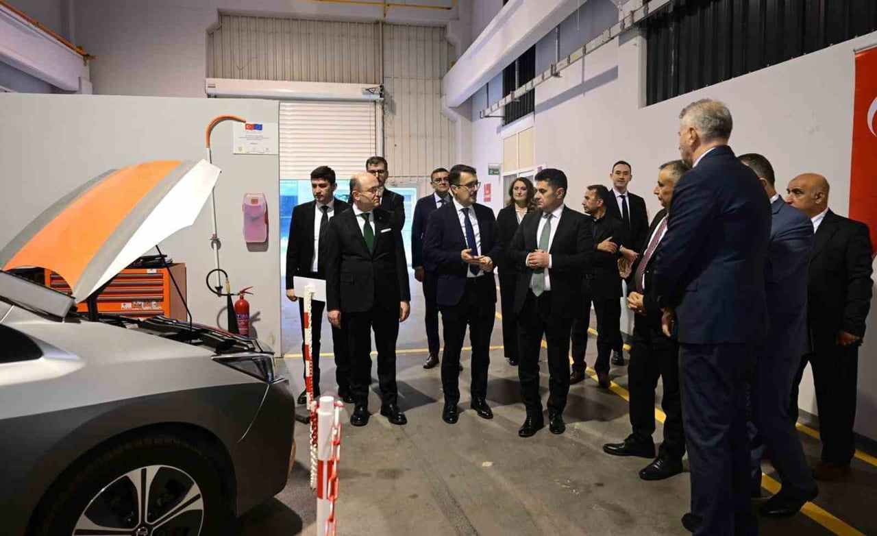 MİLLİ EĞİTİM BAKANLIĞI MESLEKİ VE TEKNİK EĞİTİM GENEL MÜDÜRÜ SALİH KAYGUSUZ VE BERABERİNDEKİ...