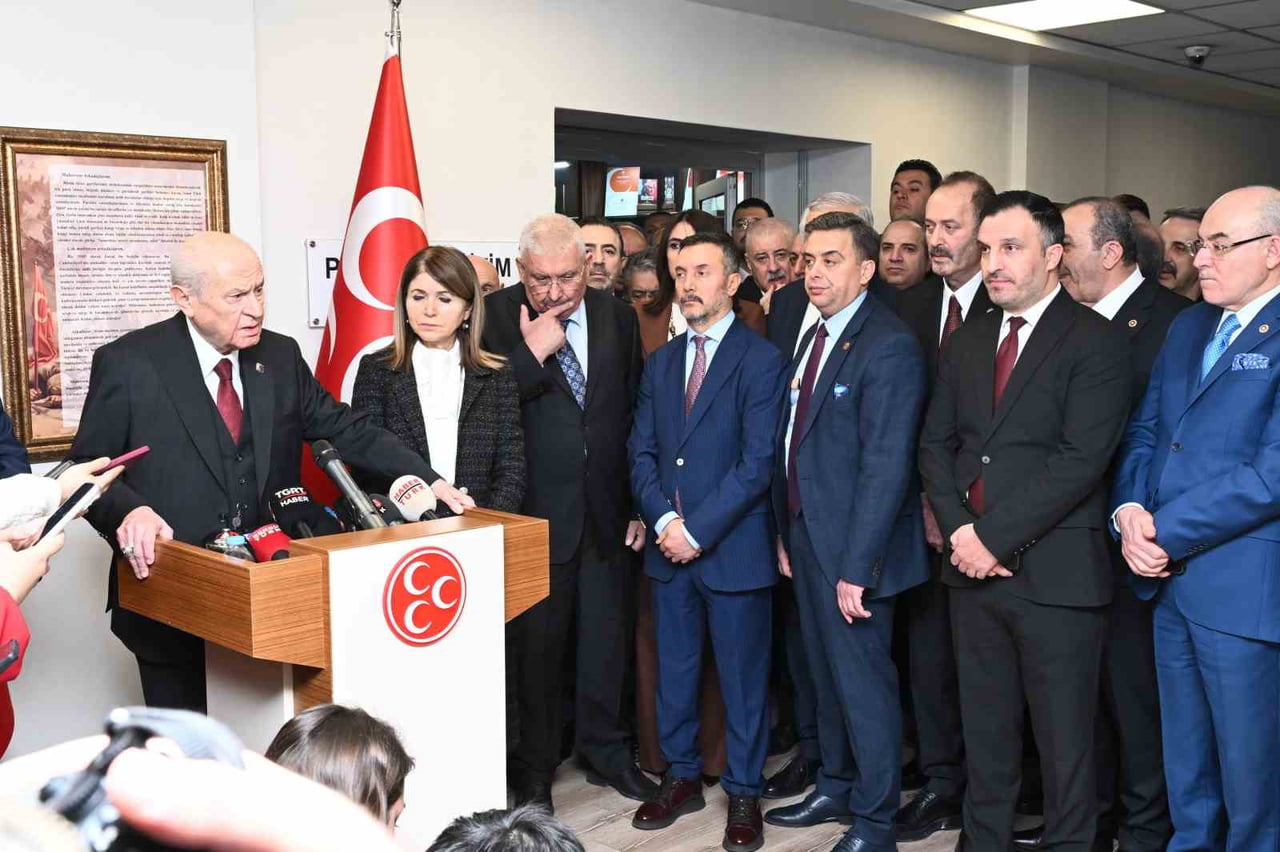 MİLLİYETÇİ HAREKET PARTİSİ (MHP) GENEL BAŞKANI DEVLET BAHÇELİ, "İZZET BEY ÖNÜMÜZDEKİ GÜNLERDE...