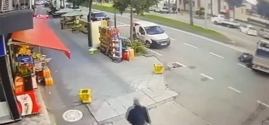 MOTOSİKLET SÜRÜCÜSÜ SELAHATTİN DEMİR (18), HIZLA GELDİĞİ YOLDA DÖNMEKTE OLAN KAMYONETİ GÖRÜNCE...