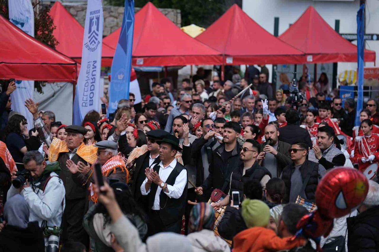 MUĞLA'NIN BODRUM İLÇESİNDE BU YIL 7'NCİSİ DÜZENLENEN ACI OT FESTİVALİ, BİNLERCE KİŞİNİN...