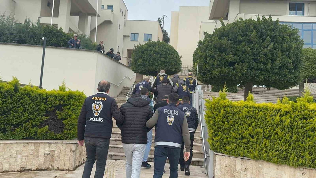 MUĞLA'NIN MARMARİS İLÇESİNDE YABANCI TURİSTLERİ HEDEF ALARAK DOLANDIRICILIK YAPTIKLARI TESPİT...