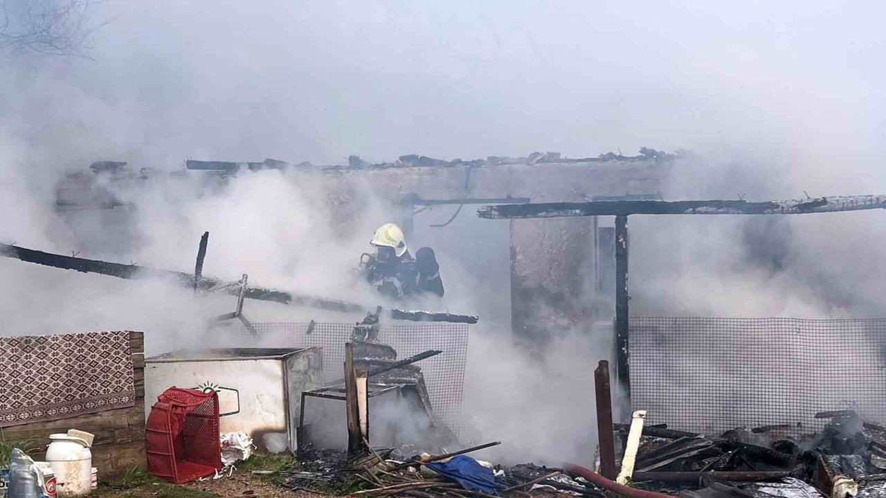 MUĞLA’NIN MENTEŞE İLÇESİNE BAĞLI ORHANİYE MAHALLESİ’NDE MÜSTAKİL BİR EVDE ÇIKAN YANGINDA EV...