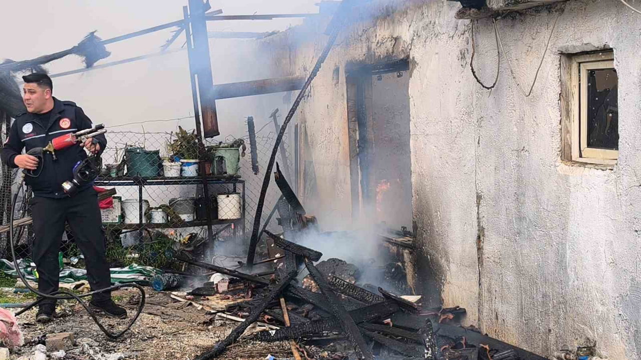 MUĞLA’NIN MENTEŞE İLÇESİNE BAĞLI ORHANİYE MAHALLESİ’NDE MÜSTAKİL BİR EVDE ÇIKAN YANGINDA EV...