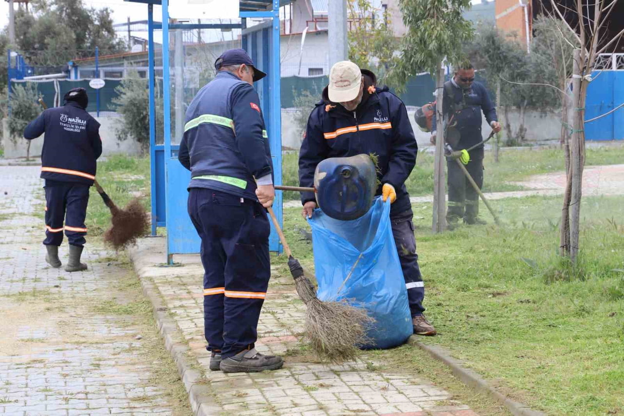 NAZİLLİ BELEDİYESİ’NDEN ESENKÖY’DE TEMİZLİK ÇALIŞMASI