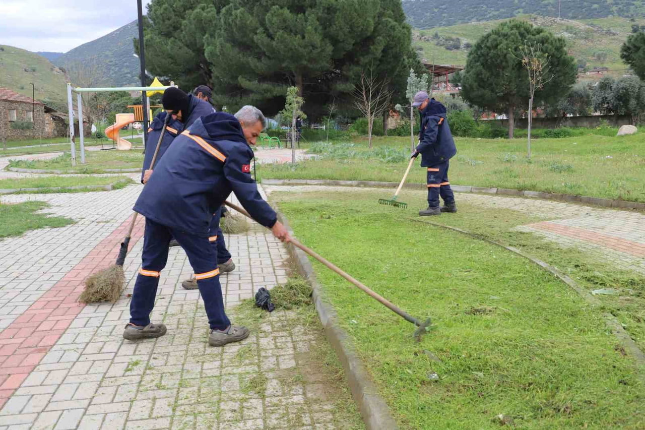 NAZİLLİ BELEDİYESİ’NDEN ESENKÖY’DE TEMİZLİK ÇALIŞMASI