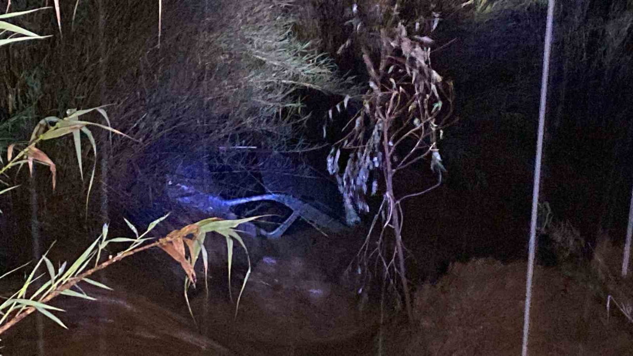 NAZİLLİ İLÇESİNDE DEBİSİ YÜKSELEN MERGEN ÇAYI'NDA ARACIYLA BİRLİKTE AKINTIYA KAPILAN Y.H....