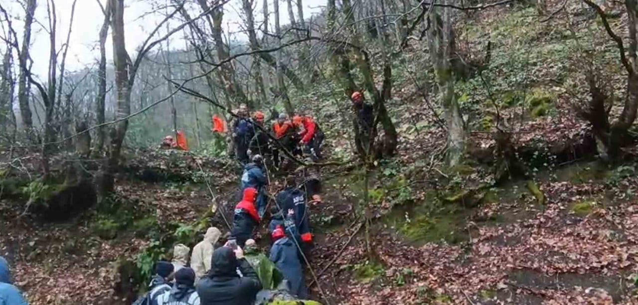 NECDET GÜL'ÜN CENAZESİ SARP ARAZİDEN ÇIKARILARAK HASTANE MORGUNA GÖNDERİLDİ.