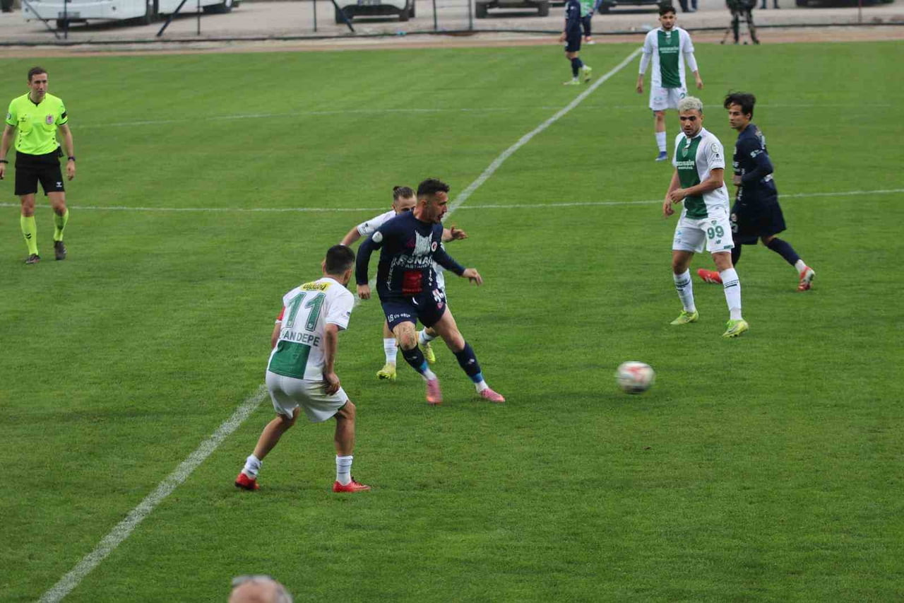 NESİNE 2. LİG KIRMIZI GRUP'UN 30. HAFTASINDA FETHİYESPOR, EVİNDE BURSASPOR İLE 1-1 BERABERE...