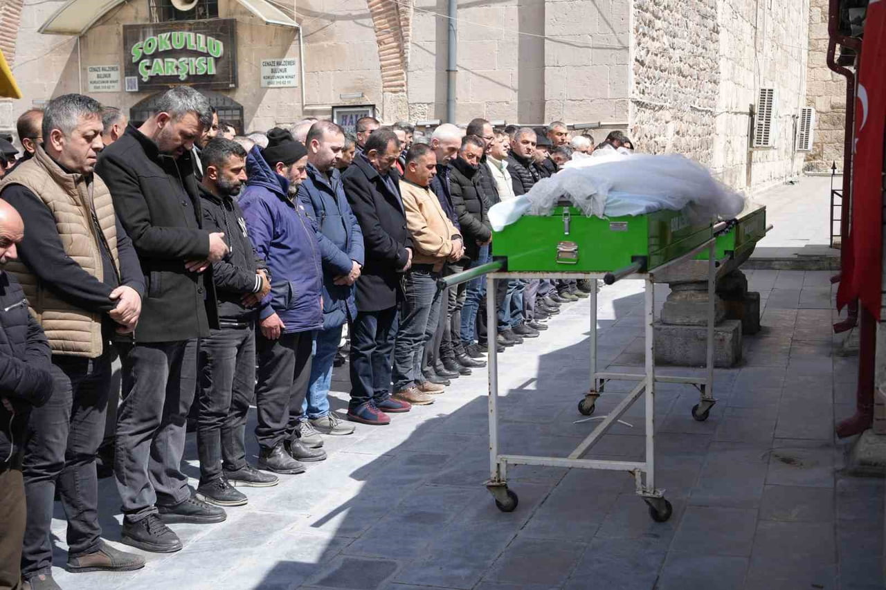 NİĞDE’NİN BOR İLÇESİNDE EŞİ TARAFINDAN BIÇAKLANARAK HAYATINI KAYBEDEN 3 ÇOCUK ANNESİ 26 YAŞINDAKİ...