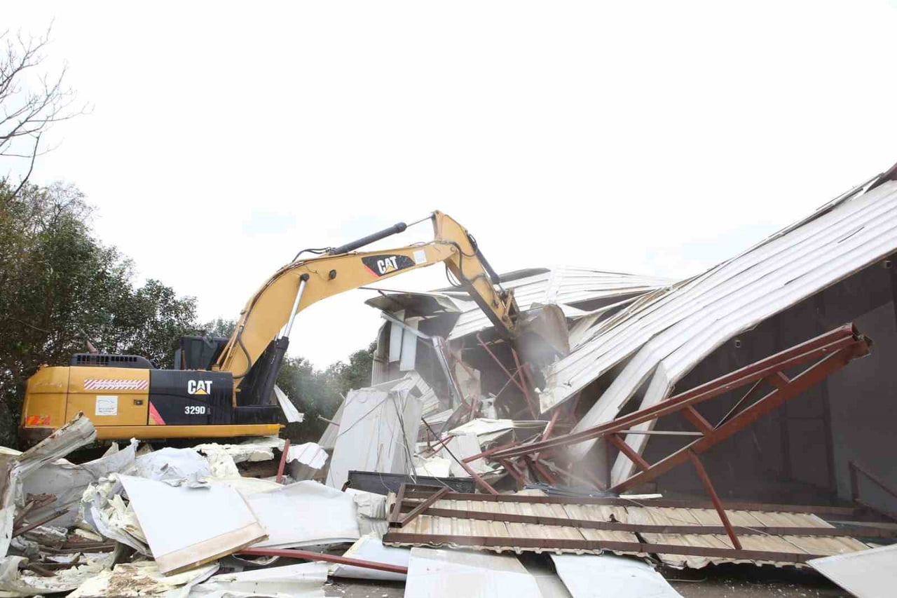 NİLÜFER BELEDİYESİ YIKIM EKİPLERİ, SOĞUK VE YAĞIŞLI HAVAYA RAĞMEN TAHTALI’DA 700 METREKARE...