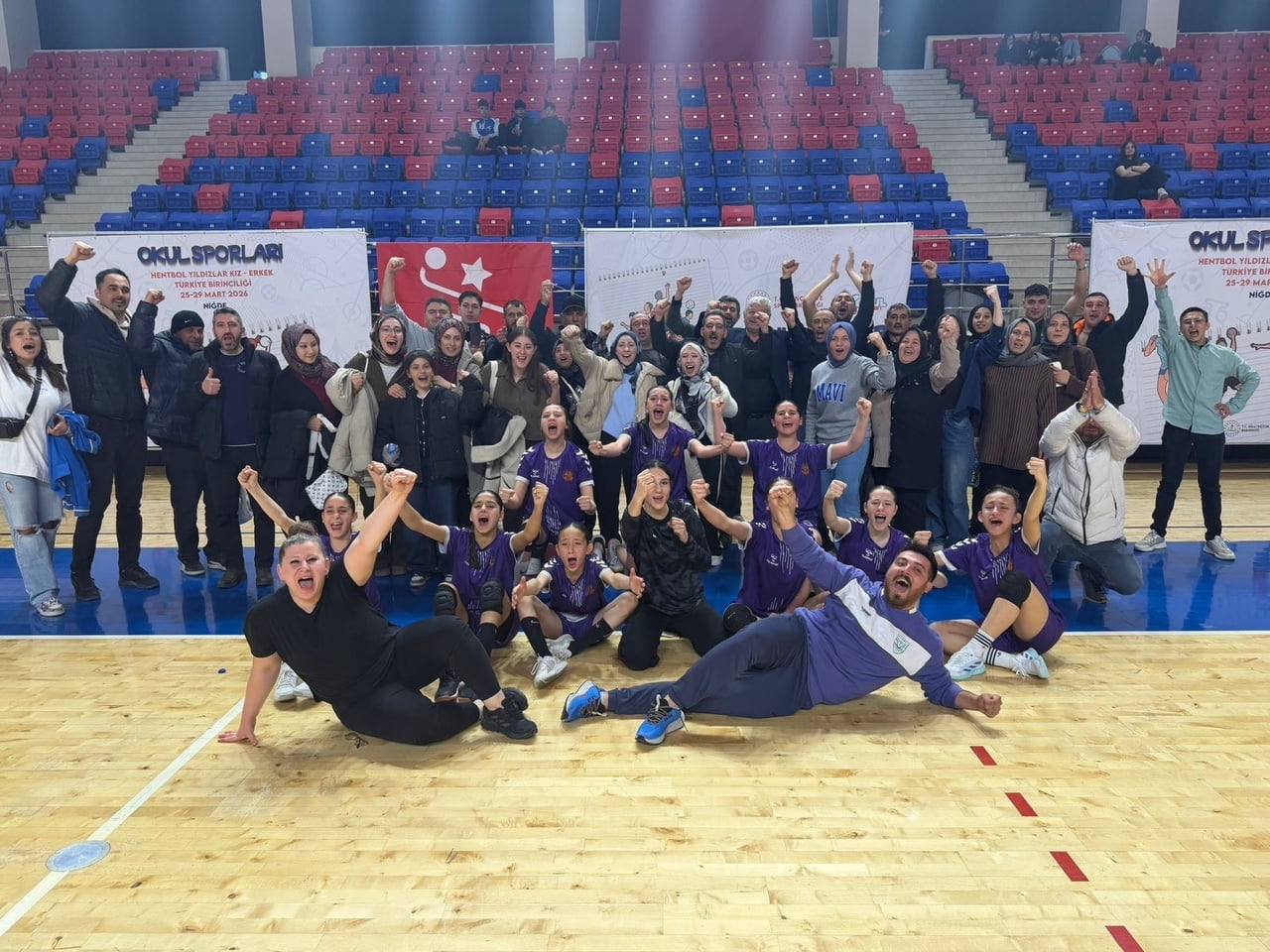 OKUL SPORLARI ÇERÇEVESİNDE NİĞDE DÜZENLENEN HENTBOL YILDIZ KIZLAR TÜRKİYE ŞAMPİYONASI’NDA...