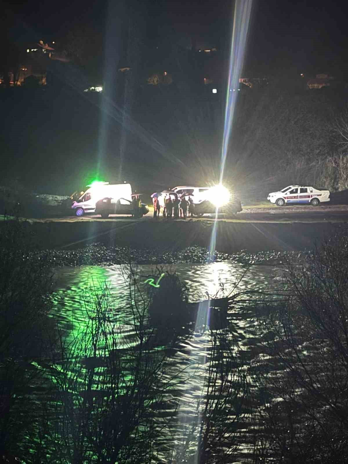 OLAY, ATLIDERE MAHALLESİ’NDEKİ EŞEN ÇAYI KENARINDA AKŞAM SAATLERİNDE MEYDANA GELDİ. EDİNİLEN...