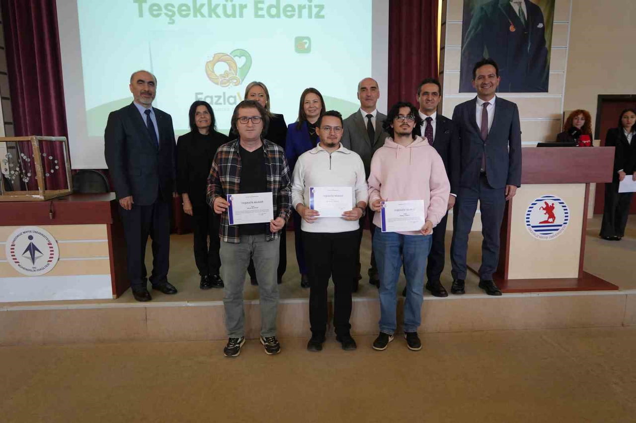 OMÜ TARAFINDAN "ATIKTAN SANATA" TEMASIYLA GERÇEKLEŞTİRİLEN YARIŞMADA DERECEYE GİREN ÖĞRENCİLERE...