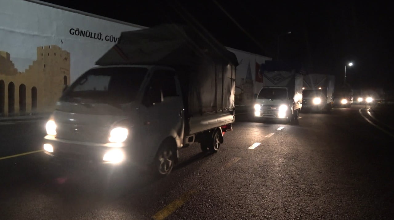 ÖNCÜPINAR’DA SURİYELİLERİN GÖNÜLLÜ DÖNÜŞÜ GECE GÜNDÜZ SÜRÜYOR