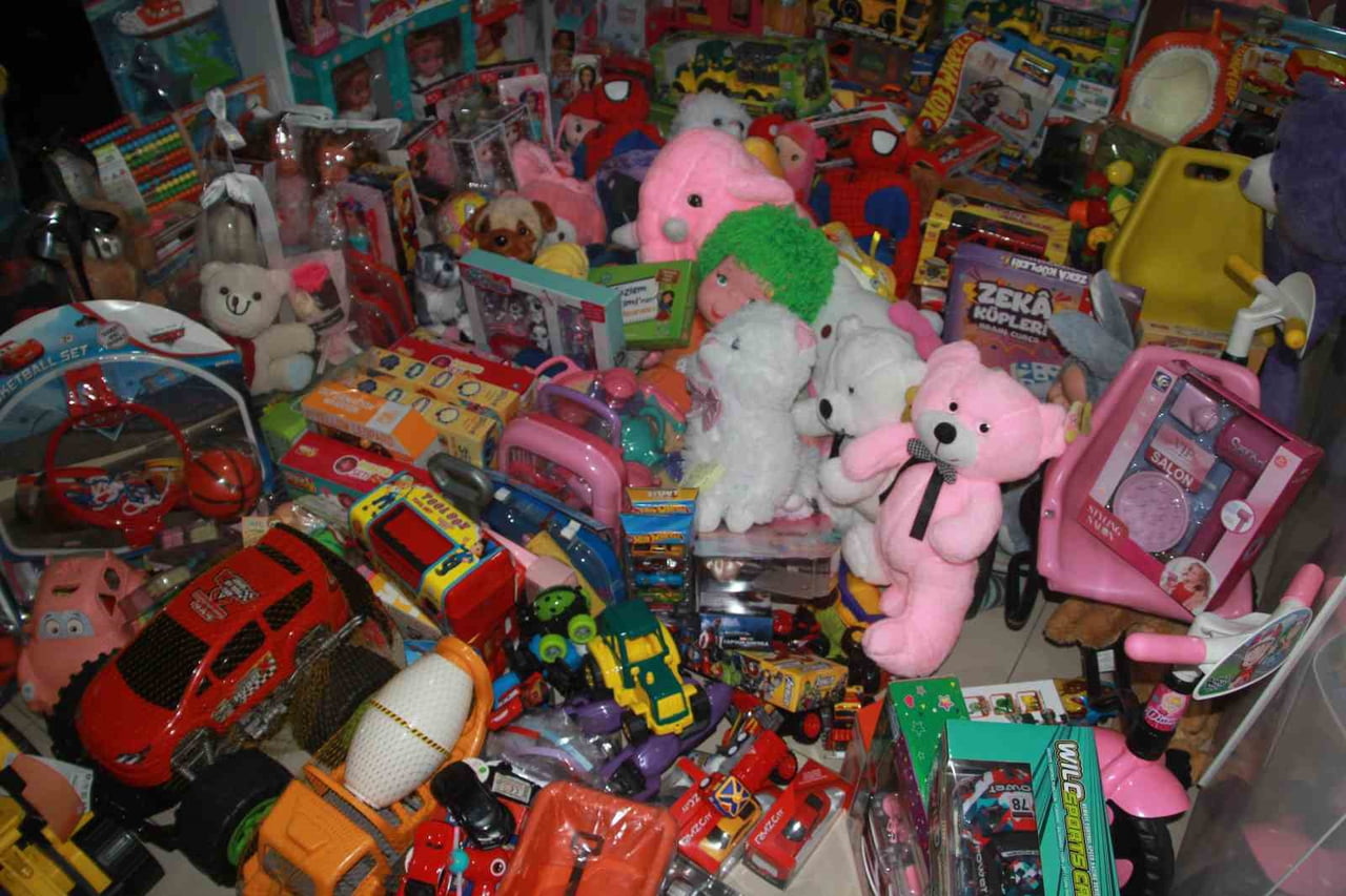 ORDU’DA BİR GİYİM MAĞAZASI SAHİBİ FİGEN KIRAN ALPER, DOĞUM GÜNÜNDE KENDİSİNE HEDİYE VE ÇİÇEK...