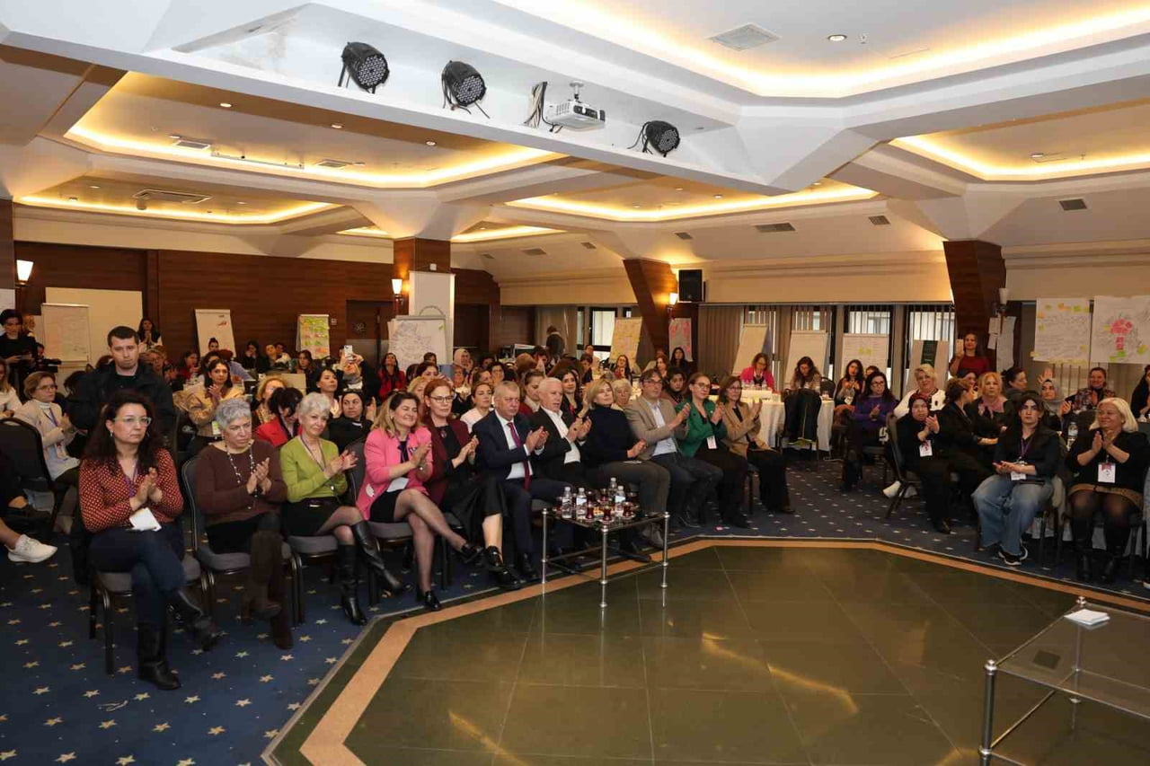 OSMANGAZİ BELEDİYESİ’NİN EV SAHİPLİĞİNDE DÜZENLENEN "BURSA KADIN ÇALIŞTAYI: ŞEHİRDE EŞİT ADIMLAR"...