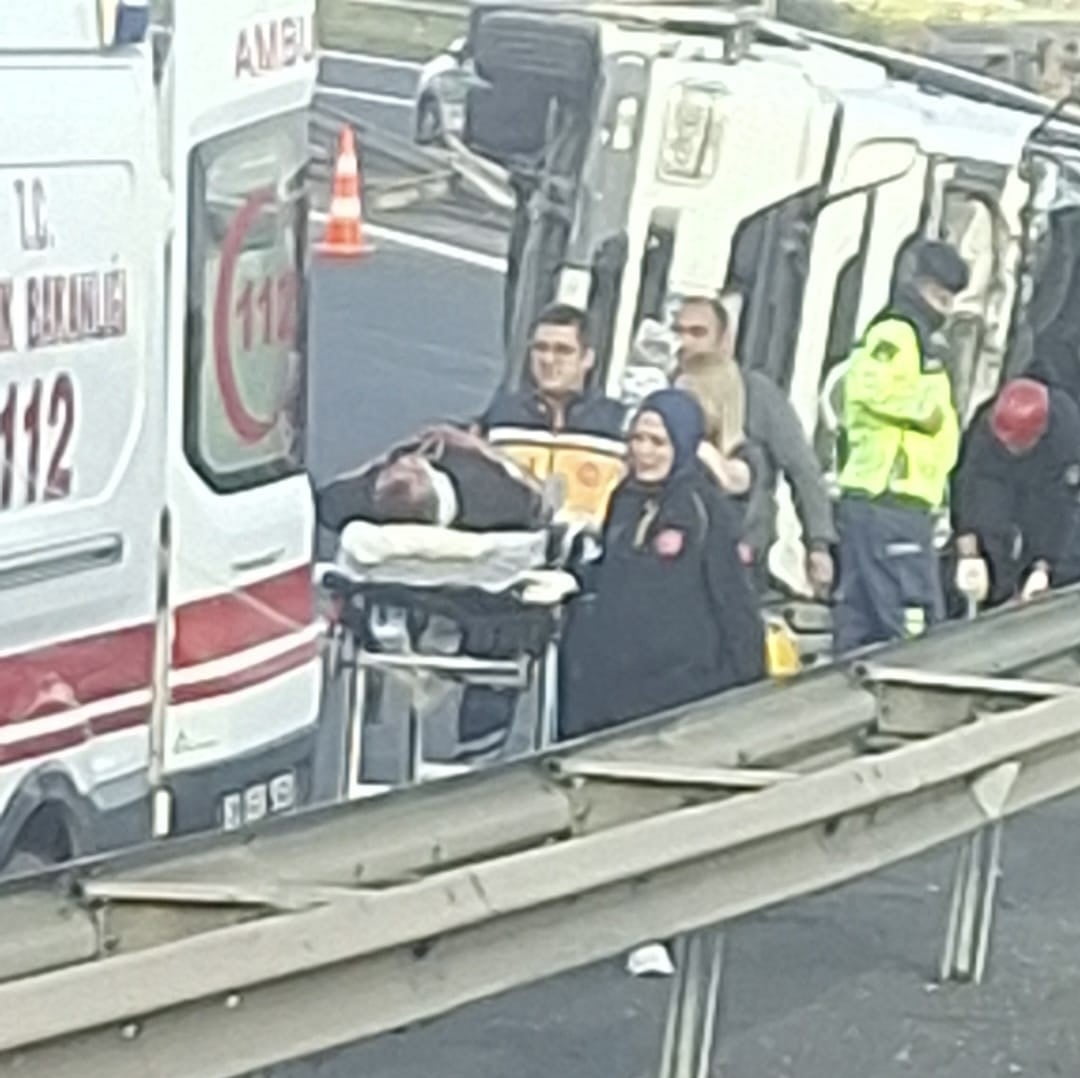 OSMANİYE’DE KONTROLDEN ÇIKAN TIR DEVRİLDİ: 1 YARALI