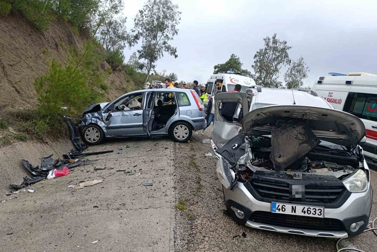 OSMANİYE’DE OTOMOBİL İLE TİCARİ ARAÇ ÇARPIŞTI: 6 YARALI