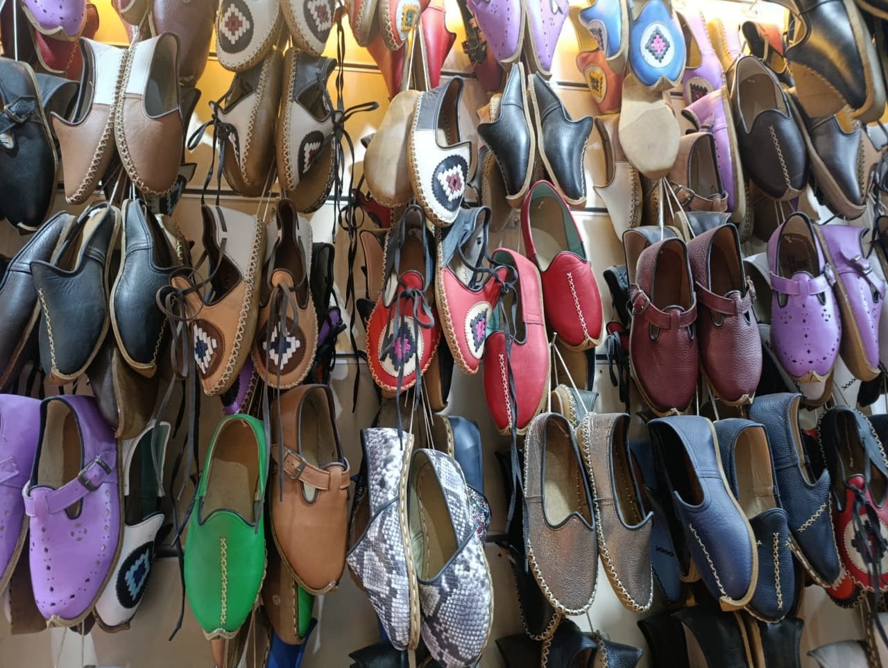 OSMANLI FİLMLERİNDE KULLANILAN YEMENİLER KAHRAMANMARAŞ TARİHİ KAPALI ÇARŞISI'NDAKİ USTALARIN...