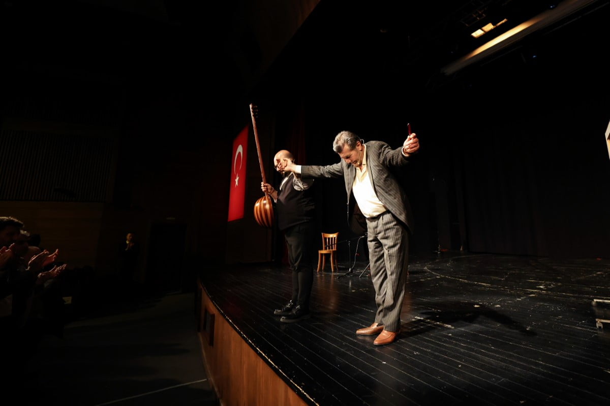 OYUNCU HAKKI ERGÖK’ÜN, ŞAİR ORHAN VELİ KANIK'IN ŞİİRLERİNDEN VE HAYATINDAN YOLA ÇIKARAK SAHNEYE...