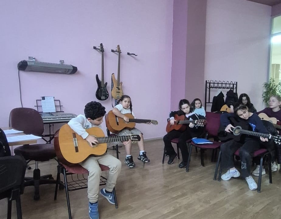 PURSAKLAR BELEDİYESİ'NİN YAŞAM MERKEZİ'NDE DÜZENLENDİĞİ MÜZİK KURSLARI, HER YAŞTAN VATANDAŞA...