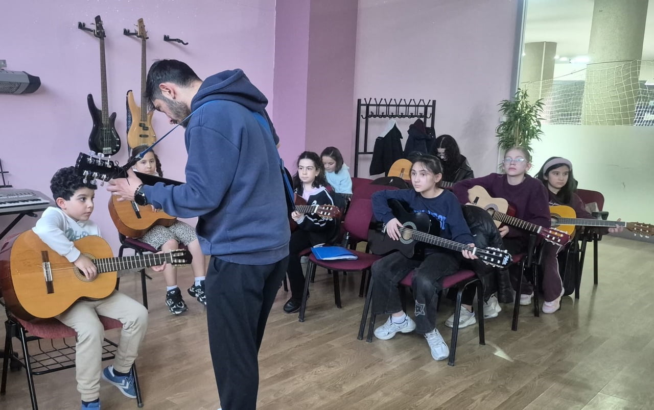 PURSAKLAR BELEDİYESİ'NİN YAŞAM MERKEZİ'NDE DÜZENLENDİĞİ MÜZİK KURSLARI, HER YAŞTAN VATANDAŞA...