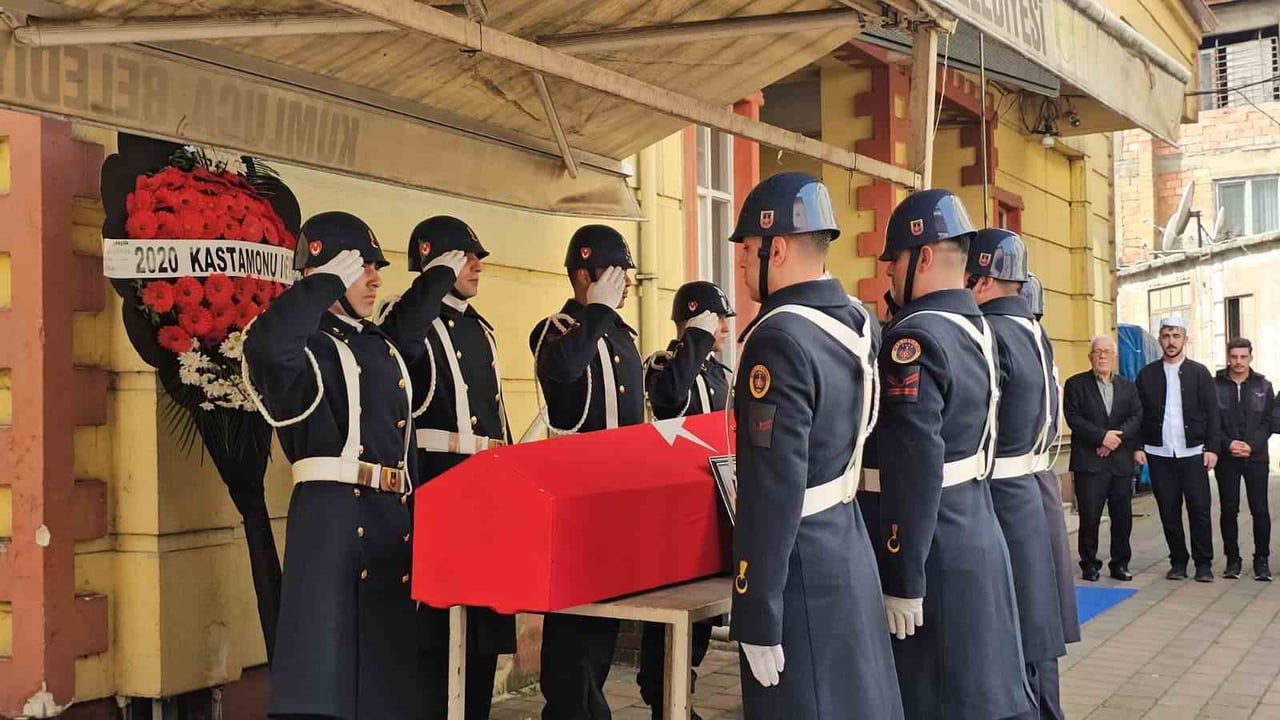 RAMAZAN BAYRAMI İZNİNİ GEÇİRMEK ÜZERE BARTIN'A GELEN VE BAYRAM DÖNÜŞÜ MOTOSİKLETİ İLE TRAFİK...