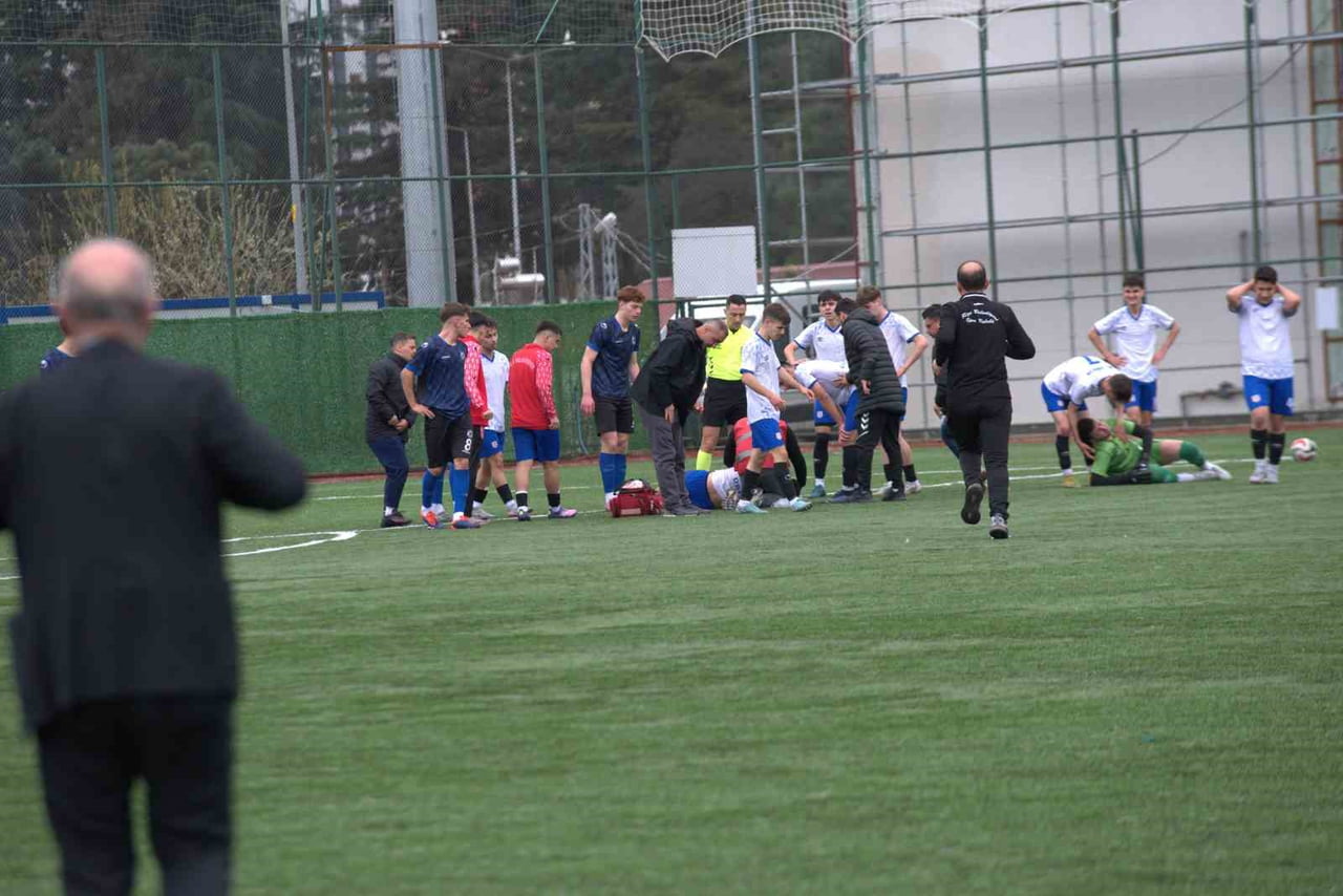 RİZE U18 LİGİ PLAY-OFF FİNAL MAÇINDA KAZANAN TARAFIN SEZON ŞAMPİYONU OLACAĞI KARŞILAŞMA, YAŞANAN...