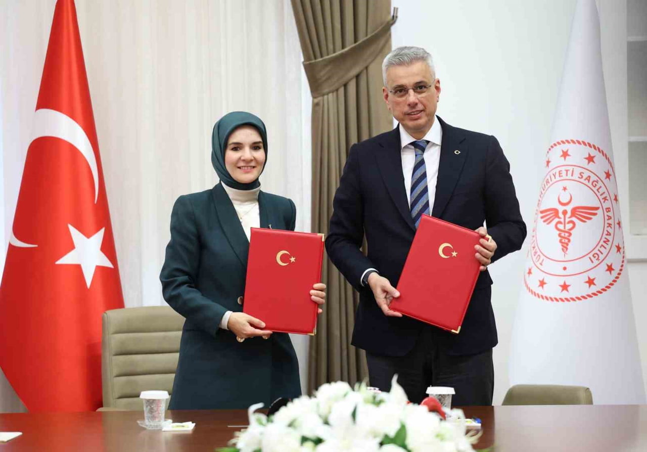 SAĞLIK BAKANI KEMAL MEMİŞOĞLU VE AİLE VE SOSYAL HİZMETLER BAKANI MAHİNUR ÖZDEMİR GÖKTAŞ PROTOKOLÜ...