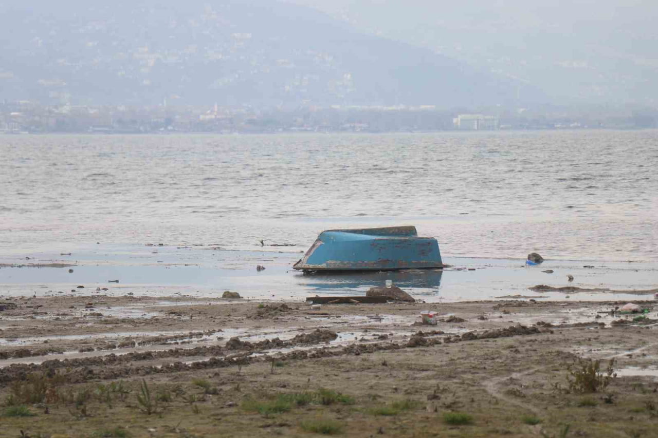 SAKARYA VE KOCAELİ’NİN İÇME SUYU İHTİYACINI KARŞILAYAN SAPANCA GÖLÜ, İKİ HAFTADIR ARALIKLARLA...