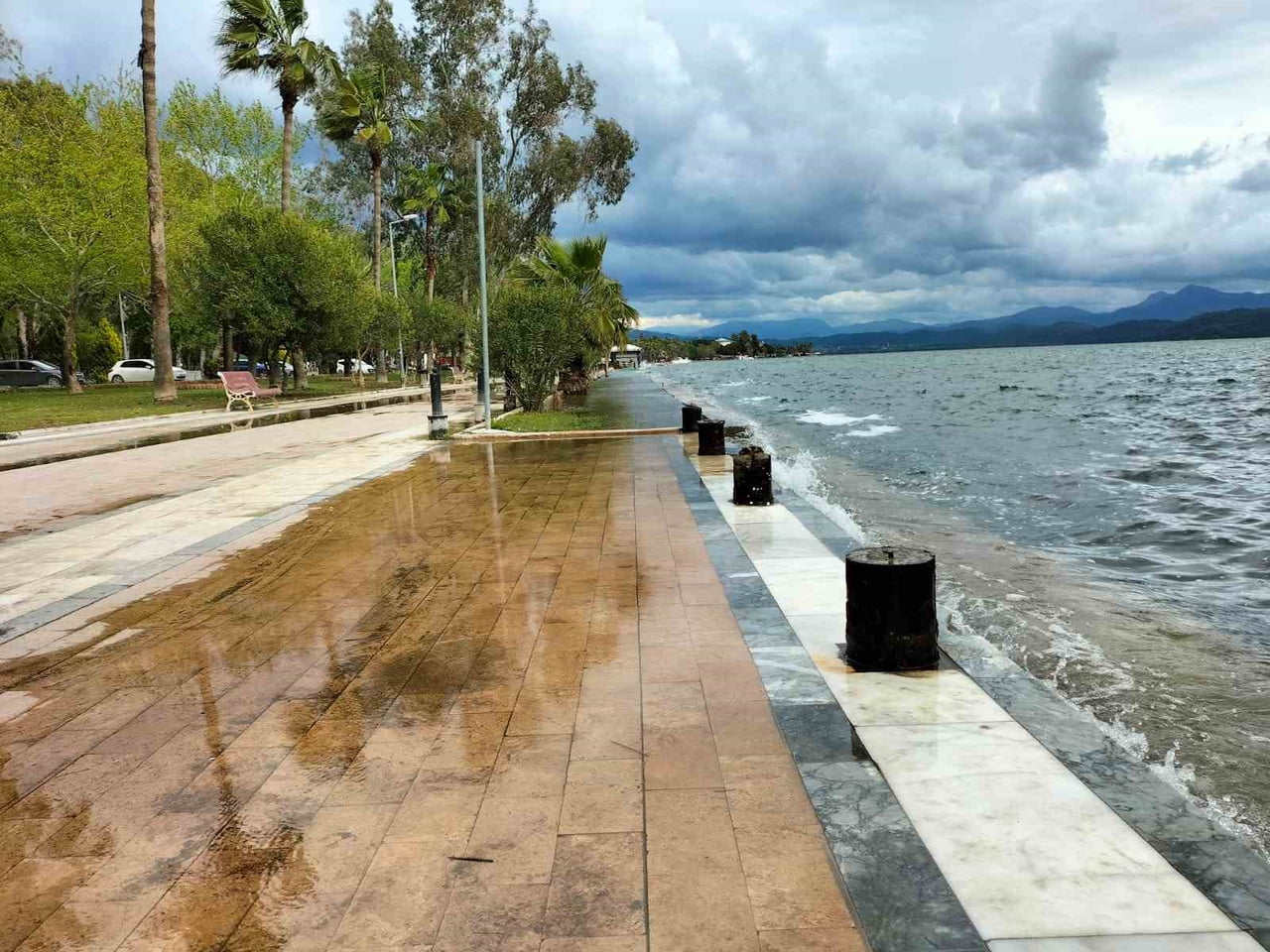 SAKİN ŞEHİR KÖYCEĞİZ, BUGÜN SESSİZ GÜNLERDEN BİRİNİ YAŞADI